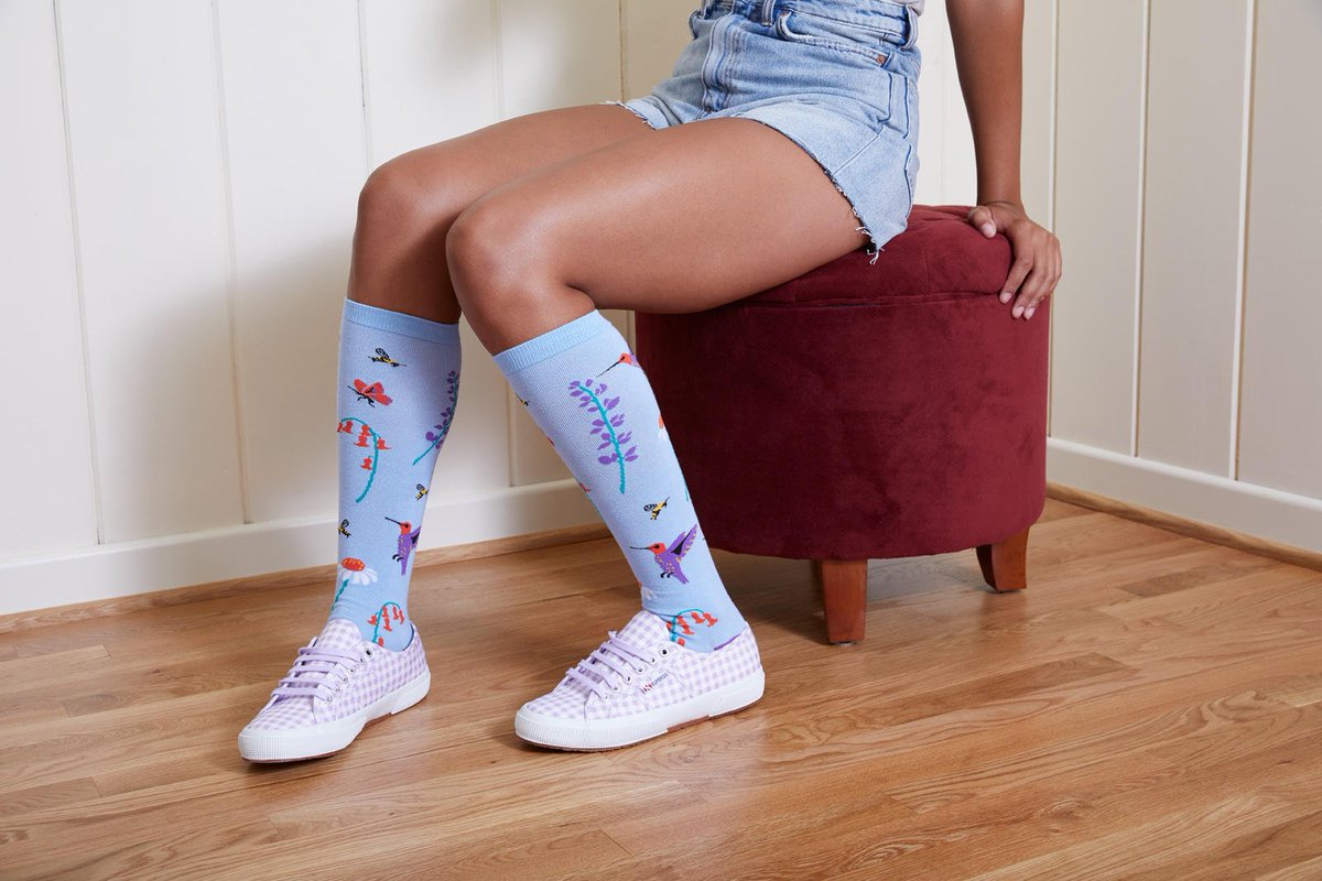 SockItToMeInc's tweet photo. "When the flower blossoms, the bee will come." - Srikumar Rao πΈ
#birdsocks #beesocks #sockenthusiast https://t.co/lno2z9z3wi