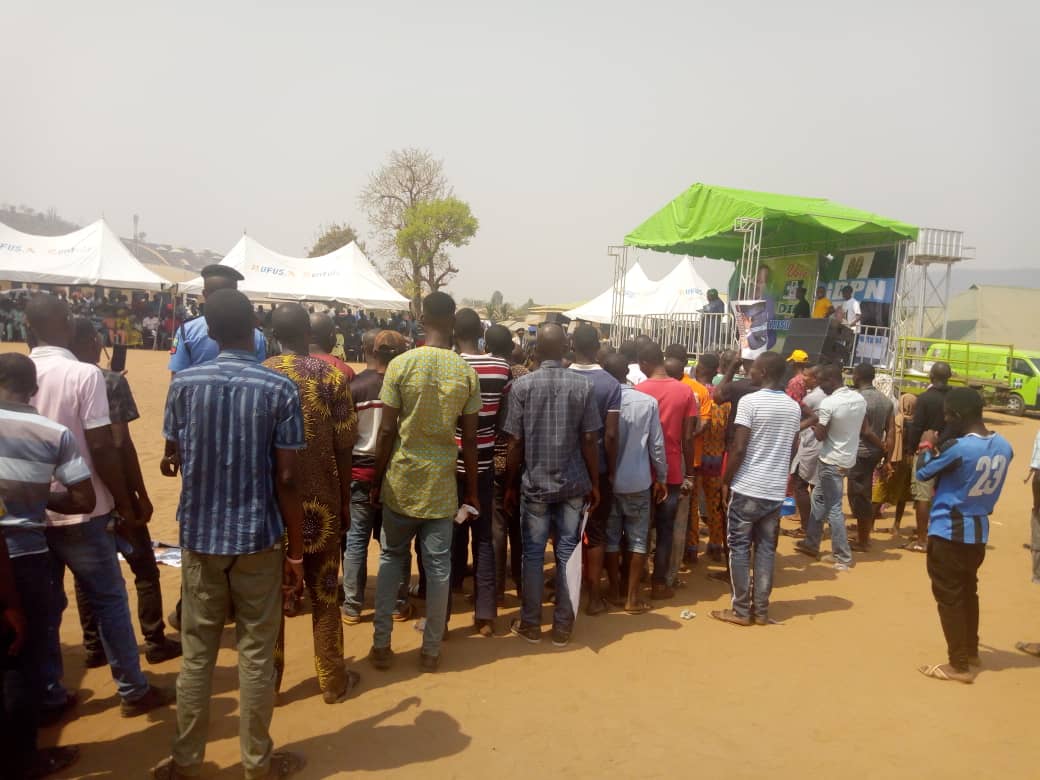 dia_ngr's tweet photo. I say a very big thank you to the people of Kogi State for coming out in numbers to show support for our message of #solutiontothenation.
#solutioniscoming
#gdpniscoming https://t.co/E4pTmyKIc7
