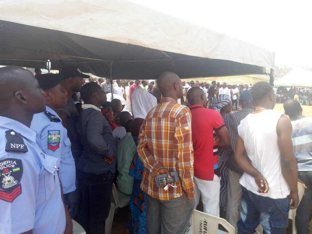 dia_ngr's tweet photo. I say a very big thank you to the people of Kogi State for coming out in numbers to show support for our message of #solutiontothenation.
#solutioniscoming
#gdpniscoming https://t.co/E4pTmyKIc7