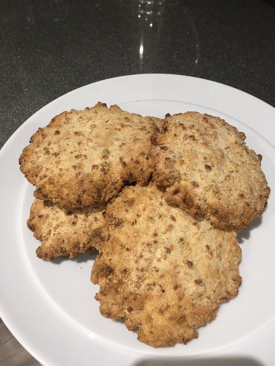 DaniRoseweir's tweet photo. #27
Apple crumble cookies
Because sometimes baking just makes me happy. Eating it, even more so!
#365Things https://t.co/vg8mUNLw5f