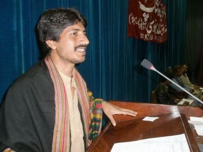 AbabgarBaloch's tweet image. دس سال پہلے ہمارے #zakirMajeed کو لاپتہ کیا گیا اور دس سال بعد ہمارے #jeehandBaloch کو لاپتہ کیا گیا۔
#10yearschallenege 
#EndEnforcedDisappearances