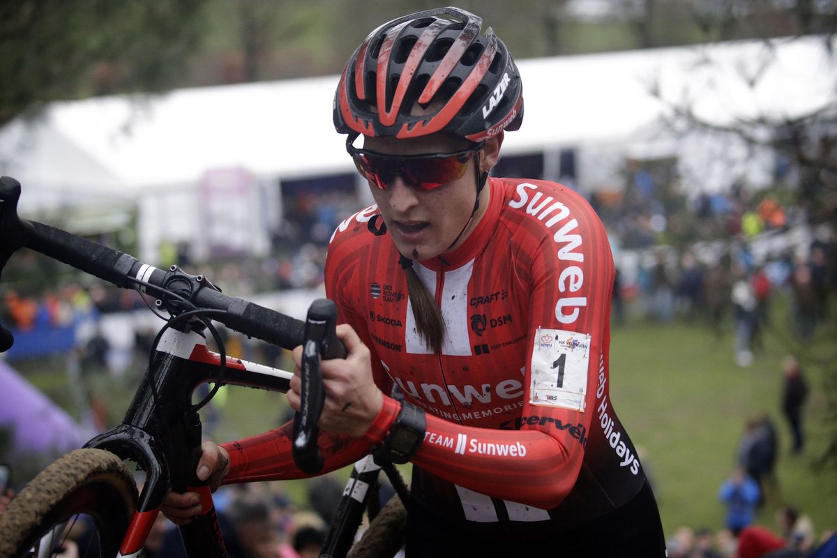 CanadianCycling's tweet image. Ruby West top Canadian in final round of the 2018-2019 cyclocross World Cup, Brand earns hat trick of wins cyclingmagazine.ca/cyclocross/dut…