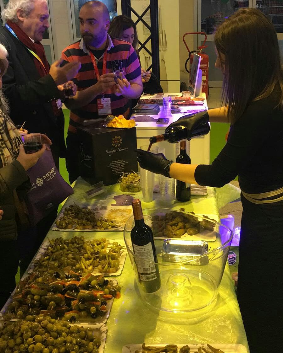 fiestaismad's tweet photo. Última degustación gastronómica de @festitur, de la mano y el buen gusto de #LaBodega establecimiento que podrás encontrar en el Mercado de Tirso de Molina. Cierra @fitur_madrid con buen sabor de boca y acércate a nuestro stand en el pabellón n°3 - 3c17, ¡Te esperamos! https://t.co/VhGRAPtJqu