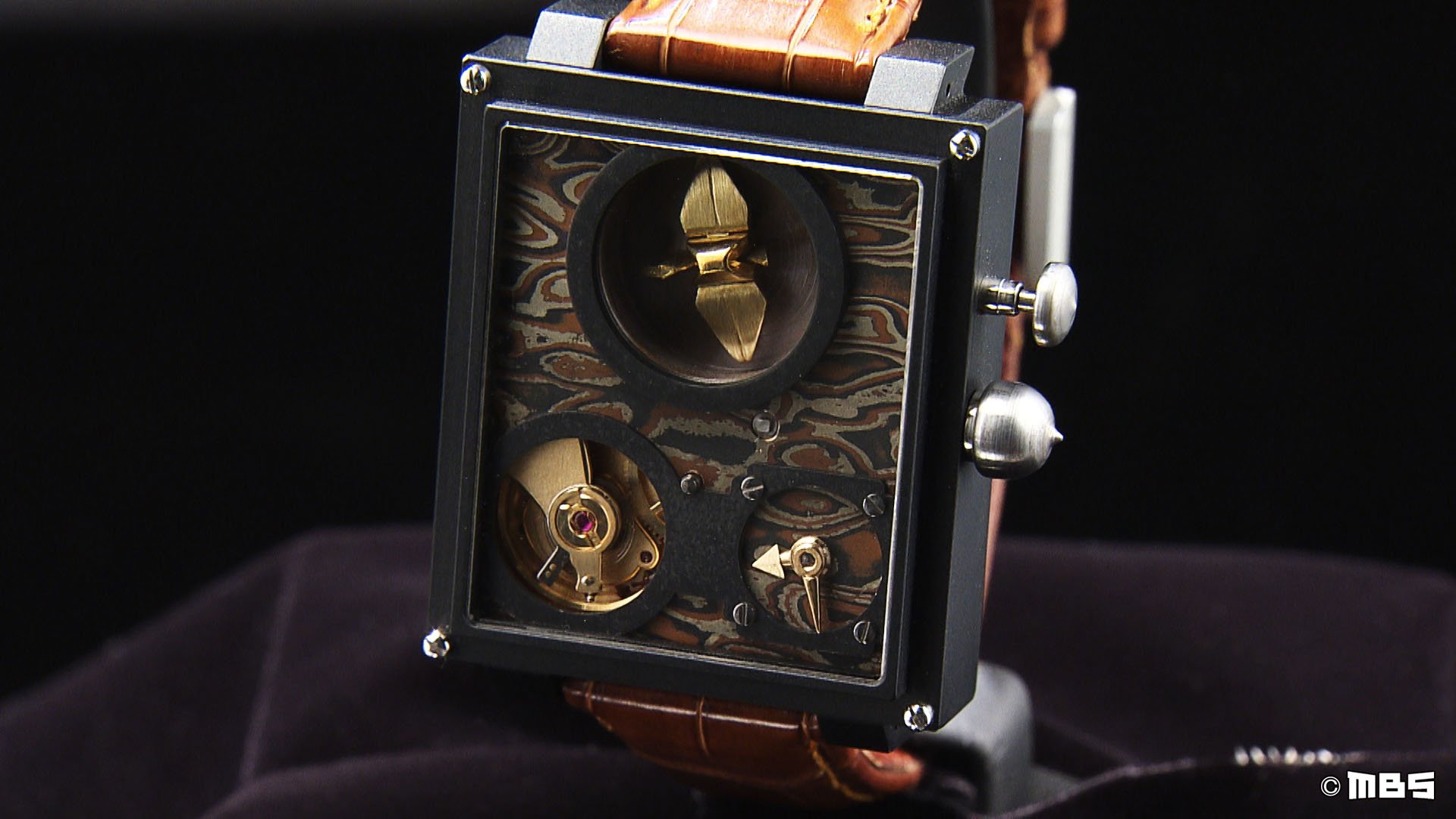 情熱大陸 時計の中には真鍮の折り鶴 風雅な鐘の音で時を告げる何とも趣のある腕時計です 全てが手作りのため1年で2本仕上げるのが精一杯だと か 大量生産からは決して生まれない逸品に世界中の マニアが熱い視線を向ける時計職人の仕事現場とは 今