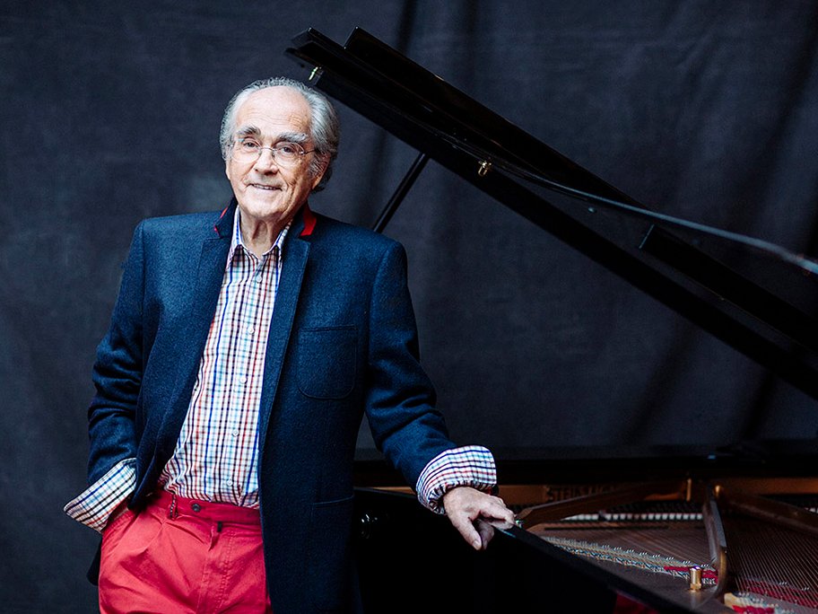 be_fameuz's tweet photo. 🖤Michel Legrand dies aged 86

Michel Legrand, the invariably romantic pianist, arranger and composer of hundreds of film scores and songs that have became pop hits and love anthems, died on Saturday. He was 86.

#MichelLegrand #filmcomposer #fameuz https://t.co/ieFIsYNtuo