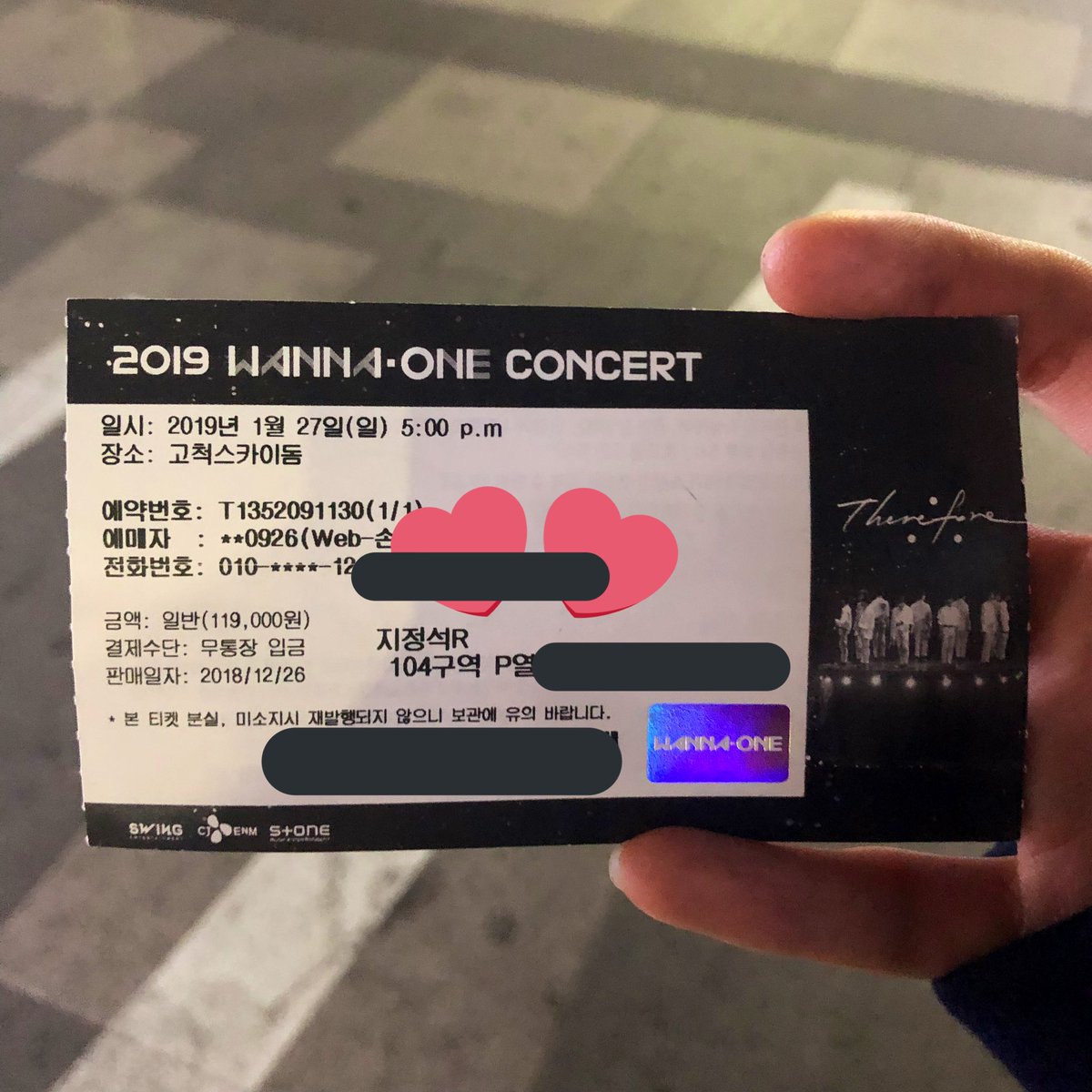 wannable_banana's tweet photo. 막콘 티켓 분실
사람들 발에 채이고 있는 거 가져왔어요ㅠㅠ
예쁜 추억을 애타게 찾고 있을까봐 올립니다. ㅠㅠ
104구역 p열이구요 디엠 주시면 제가 제돈내고 보내드릴테니까 뎀주세요 ㅠㅠ 너무 마음이 아픕니다 ㅠㅠ
#워너원콘서트 #티켓 https://t.co/IzHHbeVlI6