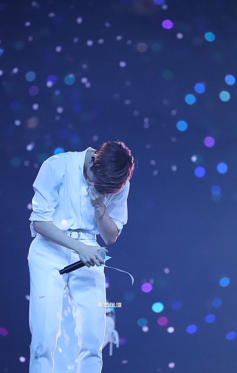 wannaDanielK's tweet photo. 190127 Therefore / 사랑해사랑해사랑해 #강다니엘 #워너원 #KANGDANIEL #WANNAONE https://t.co/istgKN2XJj