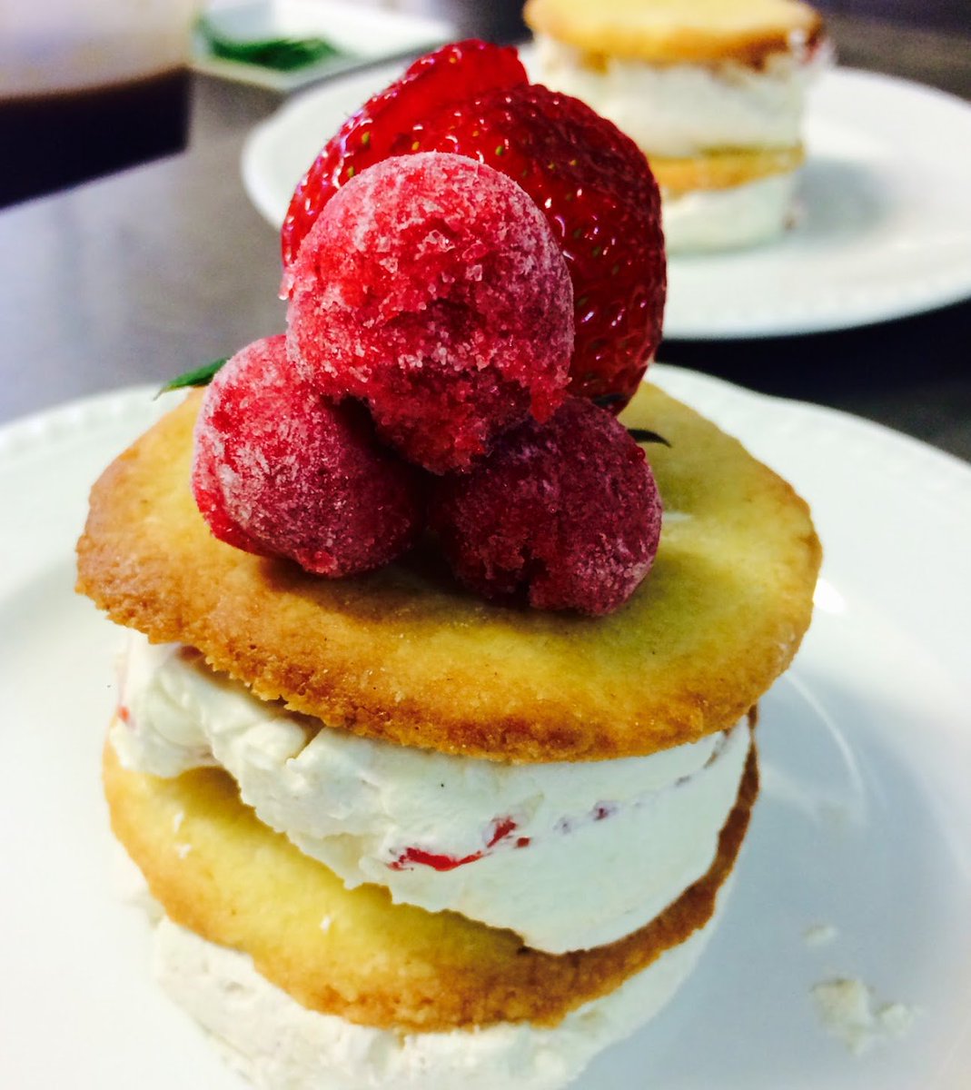 fayredo's tweet image. Dessert that makes a room fall silent. 
#OnLocation #CrewCatering #LocationCatering #SetLife #Catering #Producer