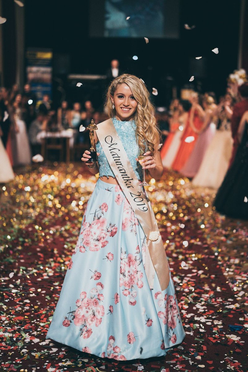 Sindlerovaluc's tweet photo. #prom #lucie_sindlerova #eoa #eoadecin #decin #maturitniples https://t.co/rvtinuJQEh