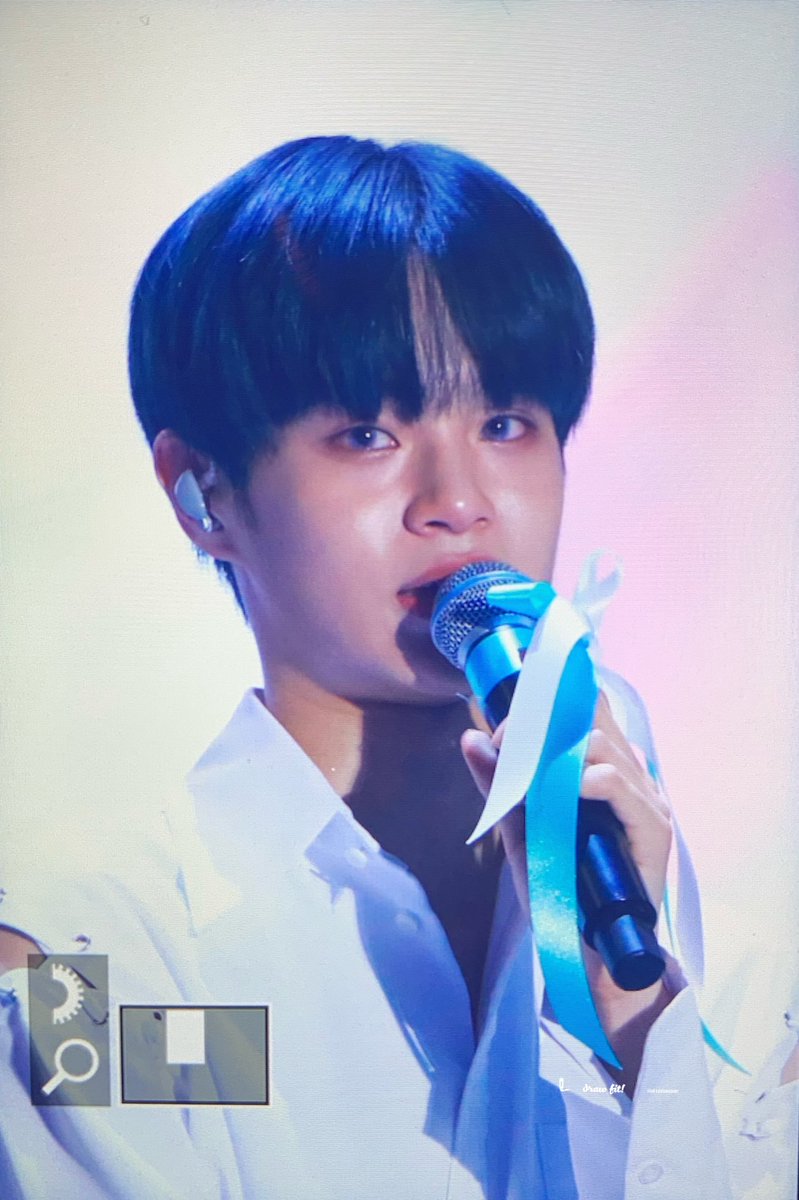 Daehwicom's tweet photo. 190127 #이대휘 #대휘 #LEEDAEHWI #DAEHWI 대휘야 정말로 너무 수고 많았어 항상 고맙고 사랑해 https://t.co/r7XwAy2jgO