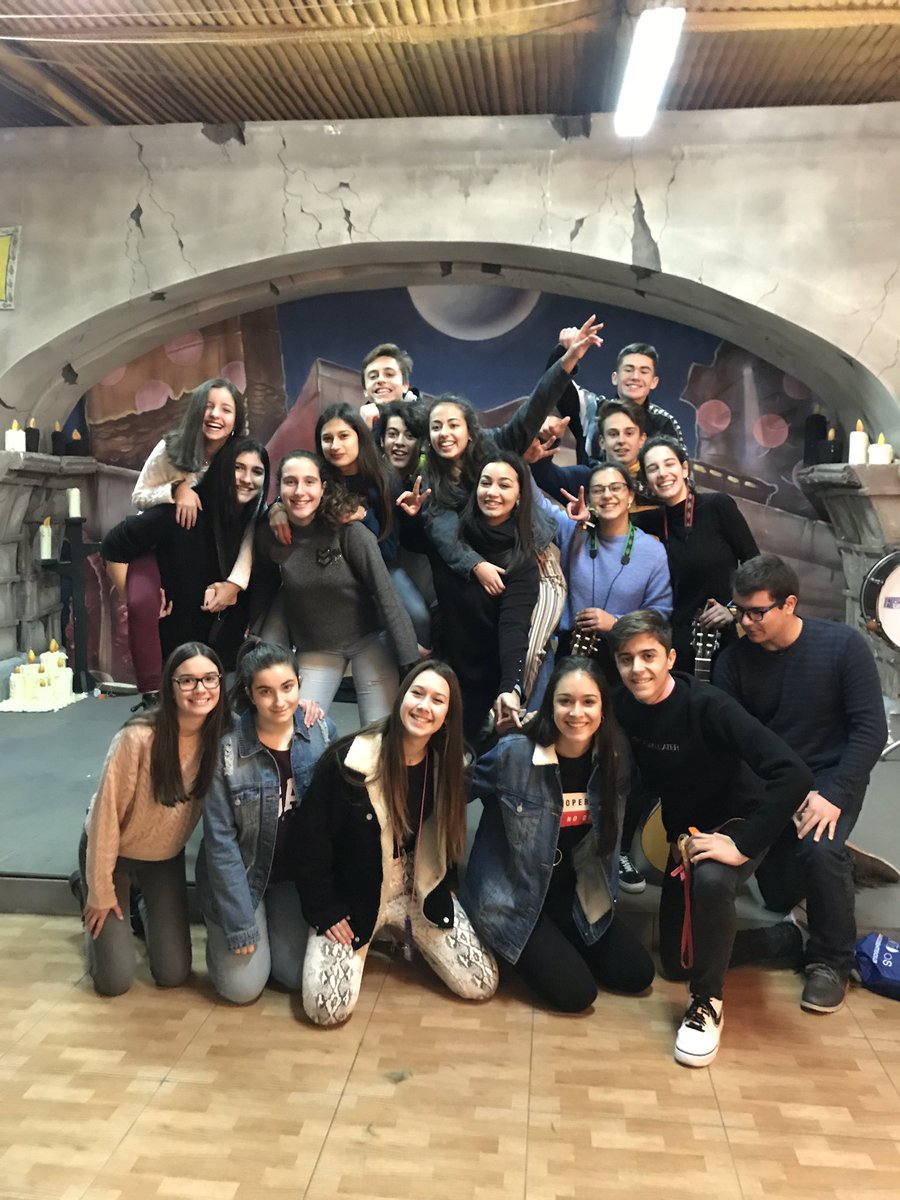 Gran ensayo esta mañana!! Dándolo todo para llegar a tiempo al concurso. Gracias <a href="/murgalmaridi/">Murga Al Maridi</a> por dejarnos ensayar en vuestro local!! #EnBuscaDeLaFelicidad #CarnavalBadajoz #murguitis #COMBITA2019