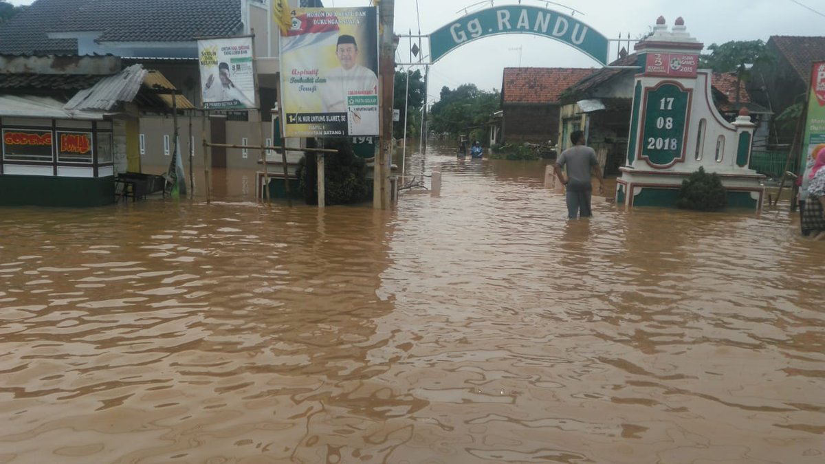 Curah hujan tinggi tanpa mitigasi sama sekali hai Bupati bukan salah alam tapi perencanaan tata Kota Ambruradul.Batang Negeri Auto Pilot!!!!