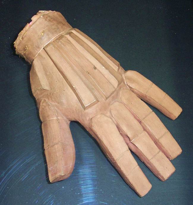 Reddwarfzone's tweet photo. I found pieces of Kryten Lying around again. #ClassickrytenCostumessunday #RDCostumes #PropStore #RDProps #thepropstop @bobbyllew @KrytenRD https://t.co/F0WFpkhZIw