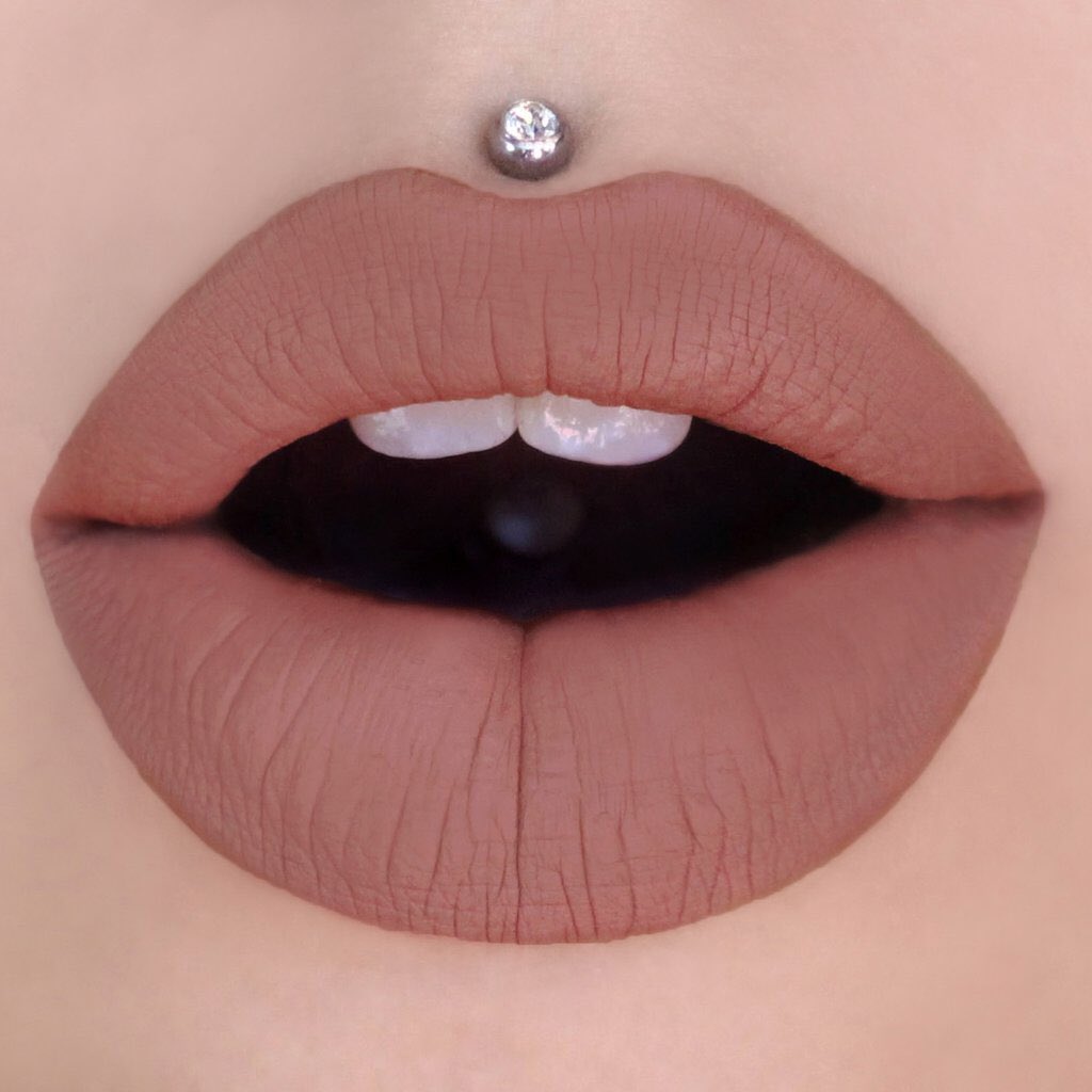SarahhEvanss_'s tweet photo. The amazing @badgaljxn said she would get me Jeffree Starโs Celebrity Skin Liquid Lip and Watermelon Gum Lip Scrub for 300 retweets๐ญ๐ Pleaaaaasssse help your girl out๐ญโค๏ธ https://t.co/sTEWBACRhw