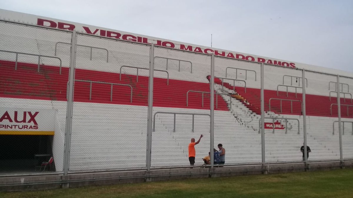 PMoronSur's tweet photo. Así están quedando las tribunas del Nuevo Francisco Urbano. 🐔🏟 https://t.co/EC47G7J8rX