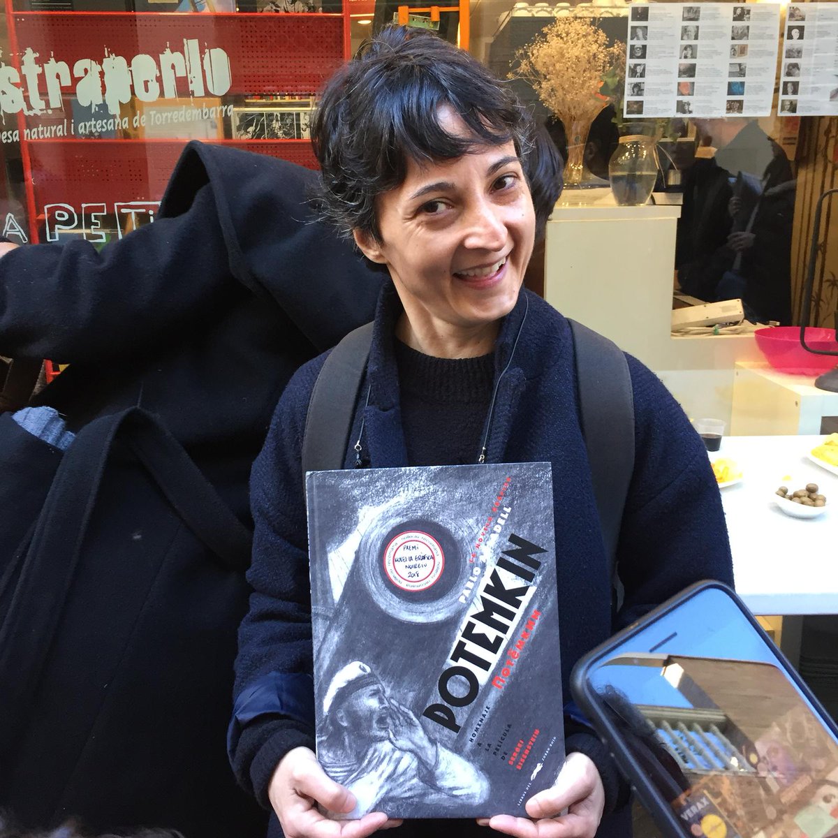 PequenhaciudadP's tweet photo. ¡Gracias! lectores de @Nollegiu por premiar a Potemkin como novela gráfica del 2018. Gracias @pabloauladell y @LibrosZorroRojo 
¡Que la revolución no se detenga! No dejen de leer nunca. https://t.co/X7gkkASlkT
