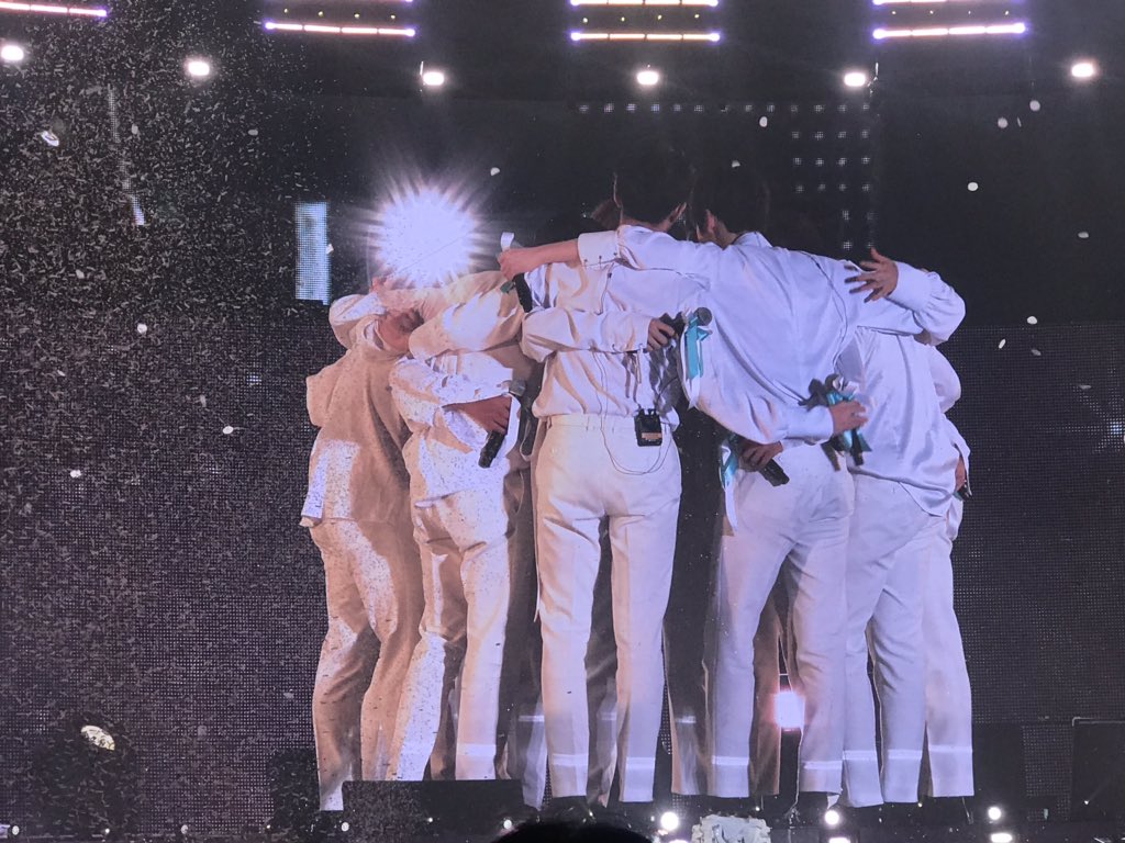 coolkidsoffic's tweet photo. ไม่ต้องกลัวว่าจะถูกลืมหรอกนะ รักขนาดนี้จะลืมได้ไง #워너원의모든길_역사로남아 https://t.co/QVgH7gPApv