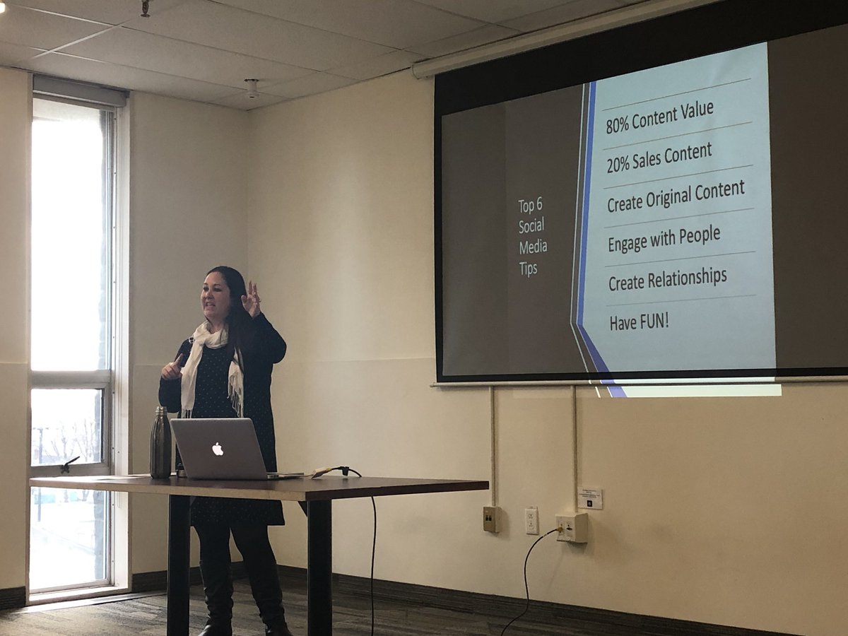 <a href="/KASocialMedia/">Kerra Aucoin Mansfield</a> at <a href="/PodcampHalifax/">PodcampHalifax</a> reminding is all how to make the most of our social media mix and WHY WE SHOULD NOT CROSS-PLATFORM POST!! 🙌🏻 🙌🏻