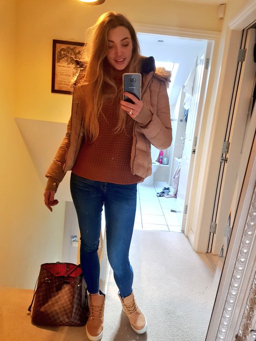 Off out for Sunday lunch 😋 https://t.co/Md3sIZuqO4