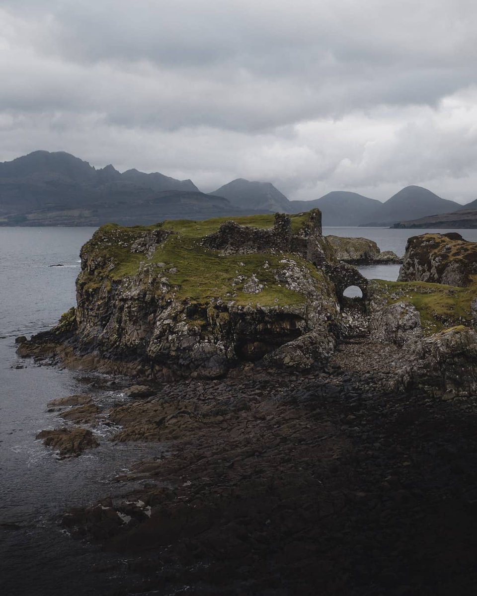 The ruins of Dunscaith Castle, also known as the Fortress of shadow, stand on a plug of rock on the edge of Loch Aishort, on the western side of the Sleat Peninsula of Skye.

For more info check out hiddenscotland.co/listings/dunsc…