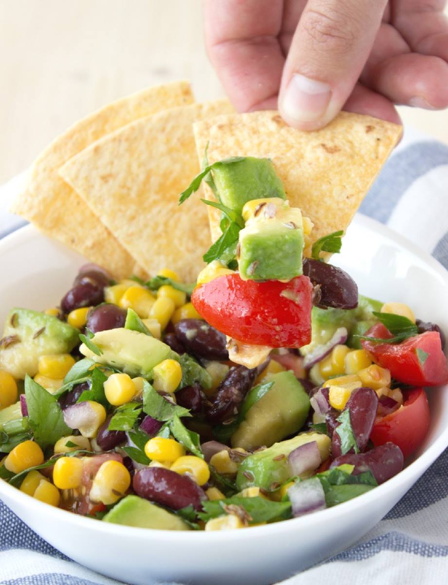 NataliesHealth's tweet photo. Planning your #SuperBowl Party? This Mexican Black Bean Avocado Salad with homemade corn tortillas is a perfect addition to your buffet! 🏟🏈 #recipe #partytime --> https://t.co/FI4lkfDuHm https://t.co/KjWPqeQzav