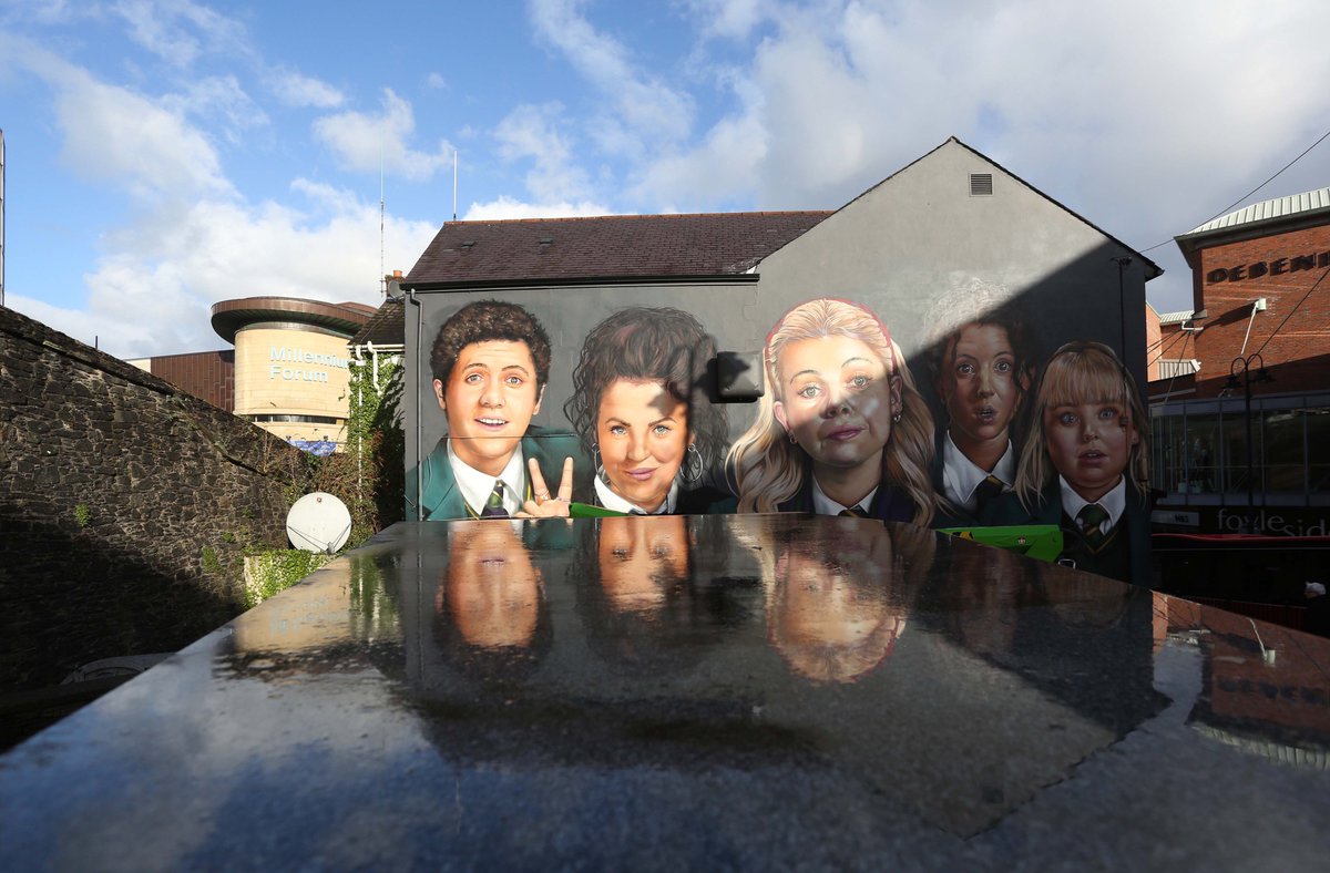 lorcanphoto's tweet image. A well deserved pint - The superb @uvartscic finish the Derry Girls mural at Badger's Bar, Orchard Street, Derry.
