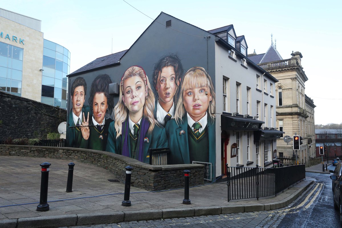 lorcanphoto's tweet image. A well deserved pint - The superb @uvartscic finish the Derry Girls mural at Badger's Bar, Orchard Street, Derry.