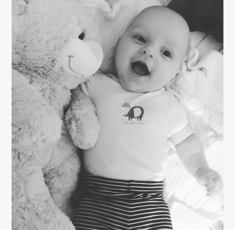 ginaahay's tweet photo. how are you 16 weeks old today my little man 😥😍🥰 #growingtooquick #4monthsold #myson @jbridgesitfc https://t.co/2f7YTvAOrk