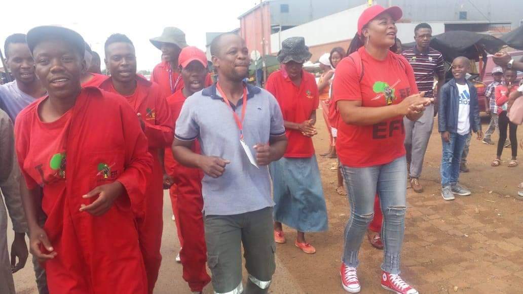 EkurhuleniE's tweet photo. The battlefield is our dancing floor
RCT member fighter Skepe with PCT member fighter Violet at ward 102 .
#RedWalk
#RegisterToVoteEFF
#registeredToVoteEFF
#Asijiki https://t.co/1QviaJHO16