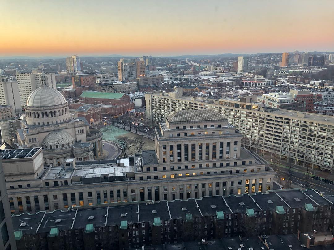 A Boston sunrise is worth waking up for.

📷 anna_aud