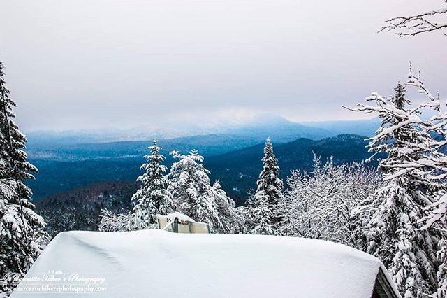 sarcastichiker's tweet photo. One of the few photos where you can see some mountains in the background from #GoodnowMountain. #Adirondacks #ADKs #FireTowerChallenge #FireTower #WinterHiking #winter #hiking #outdoors #SarcasticHikersPhotography https://t.co/JROEqG8Uzk https://t.co/0VDLgPQhBH