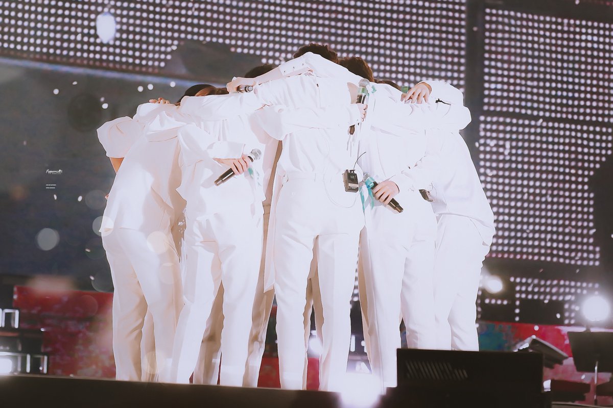 Peppermint_lkl's tweet photo. 190127.  
워너원
The end.Always beautiful day.
🌟🌟🌟🌟🌟🌟🌟🌟🌟🌟🌟.
#라이관린 #워너원 https://t.co/V5hnKoSGrU