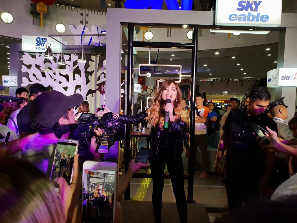 ABSCBNpr's tweet photo. #JanineBerdin rocks out tonight at #SKYAlive Robinsons Place Lipa @mySKYupdates https://t.co/tV4Zld7wVB