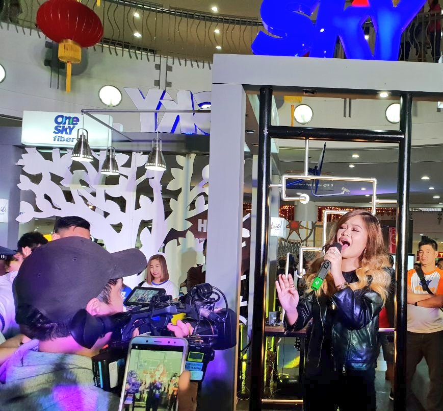 ABSCBNpr's tweet photo. #JanineBerdin rocks out tonight at #SKYAlive Robinsons Place Lipa @mySKYupdates https://t.co/tV4Zld7wVB