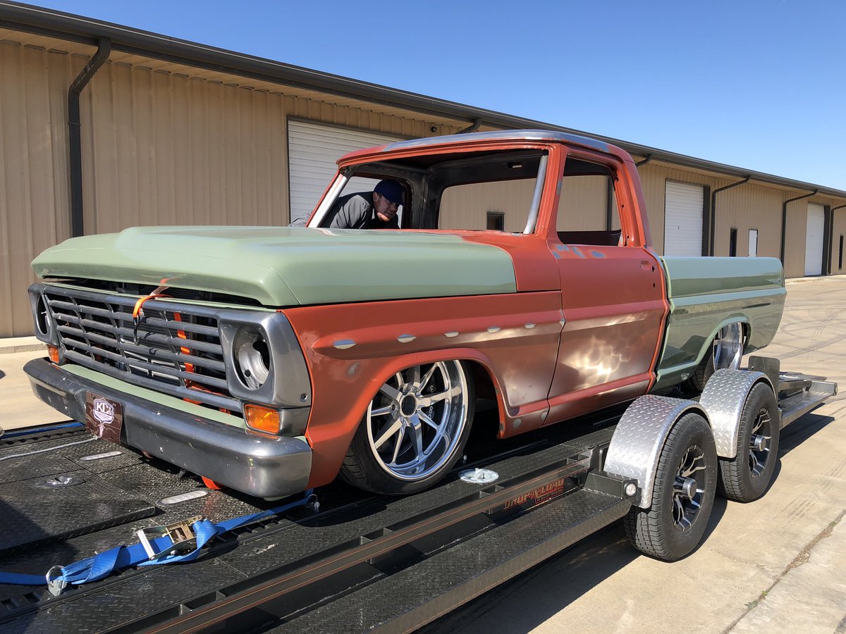 OTGdesigns's tweet photo. Cool moment to see @kcspaintshop personal truck arrive from @gapracing with a finished roll cage and custom set of headers. Excited to see all the updates on this killer Ford build. #kcspaintshop #gapracing #ford #fordtrucks #aluminator #automotive #photographer #media #filmmaker https://t.co/v0mku1TU5h