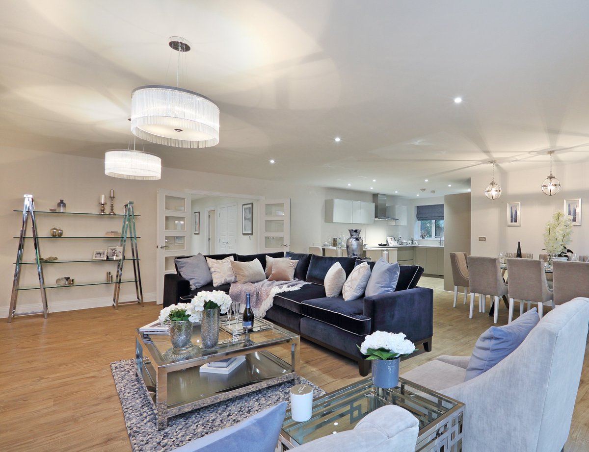 VBHello's tweet photo. CBRE identifies Gerrards Cross as the most sought-after London commuter town. With easy access to gorgeous countryside yet only a 23-minute train journey to London Marylebone we aren't surprised! Check out our stylish GC apartments at Lynbury Crescent: https://t.co/LksHEHlO7m https://t.co/L1d8dg65ZS