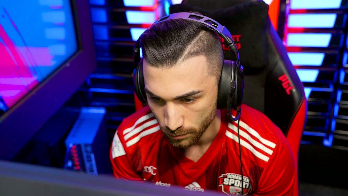 Was ein schwitzer spiel 😱 Dafür aber ein perfekt gespieltes Turnier von <a href="/eker_haso/">Hasan Eker</a> 👏 Hol den 🏆
#FUTCampionsCup