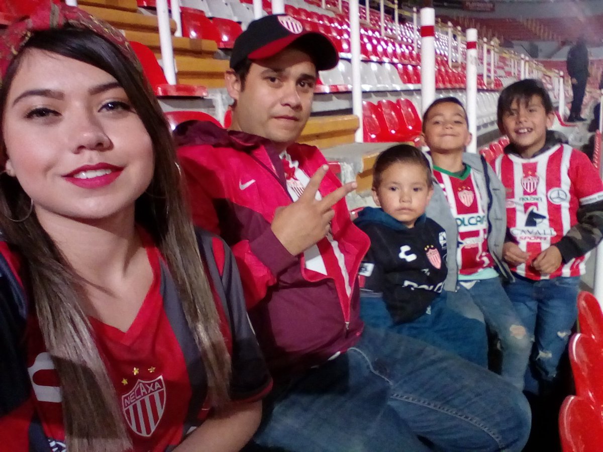 jonathan1986de's tweet photo. Aquí estamos @CarGuzman5  cómo cada 15 días apoyando a @ClubNecaxa https://t.co/k8UayTJFLf