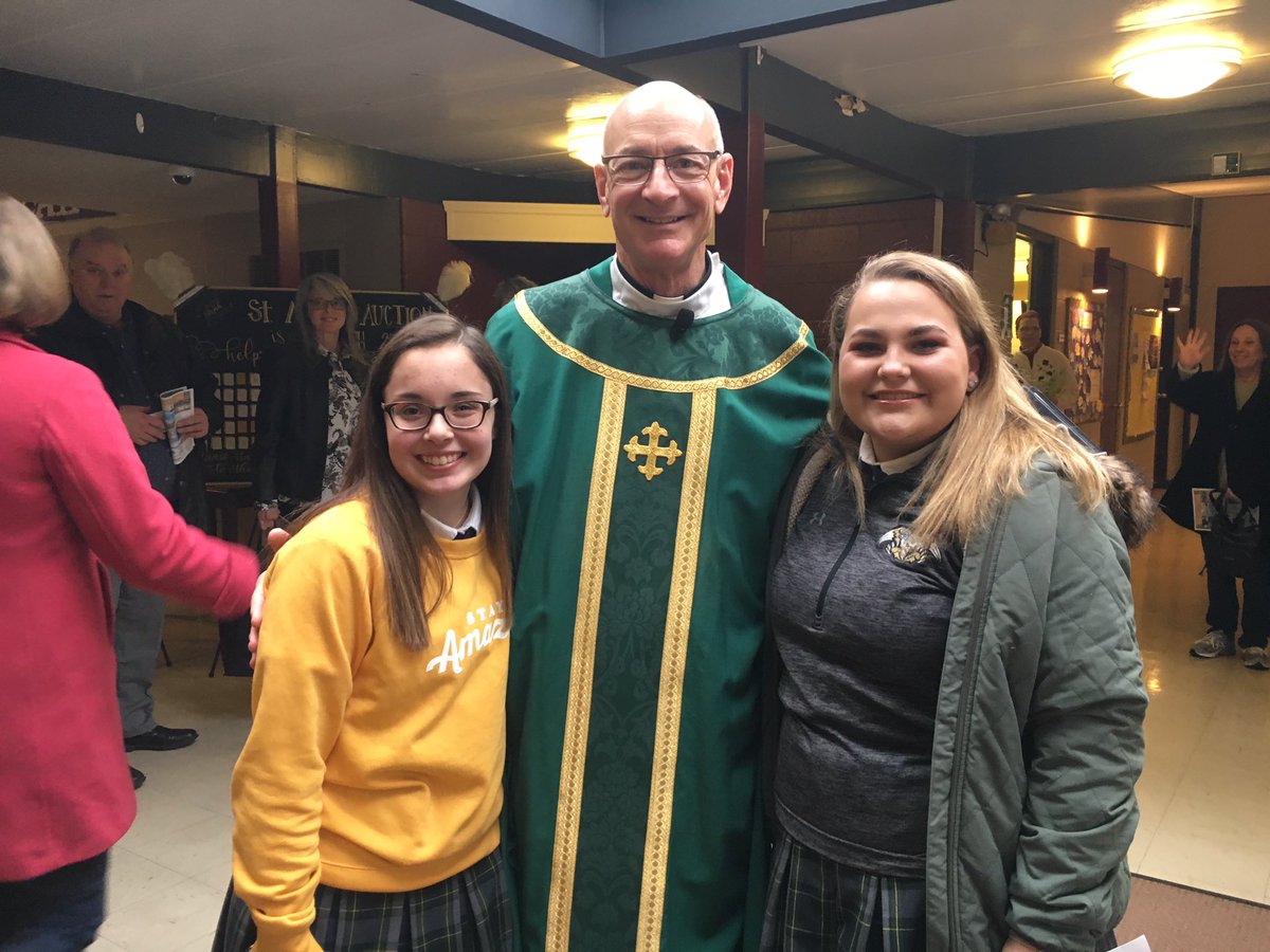 StPatrickHouse's tweet photo. Kicking off Catholic Schools’ Week with #picswithmypastor @FaithofaGriffin https://t.co/LluBLcm6zJ