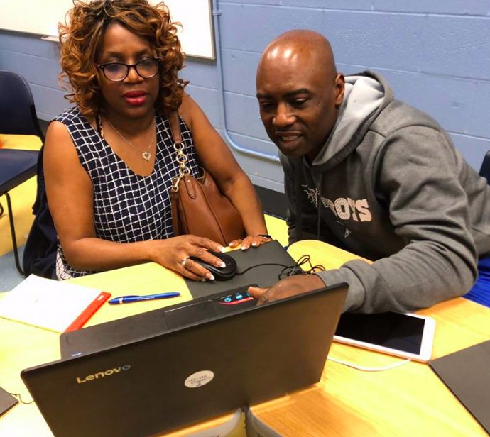 _CodeCrew's tweet image. We've been promoting a lot of stuff lately and doing the most 😉
This morning we are going to share a few 📸 from recent events.
1st, some more pic from our Family Fun Day of Coding from #MLKDAYSOFSERVICE you are never too young to learn to #code.
#MLKDay 
#GRITGRINDCODE
#MEMTECH