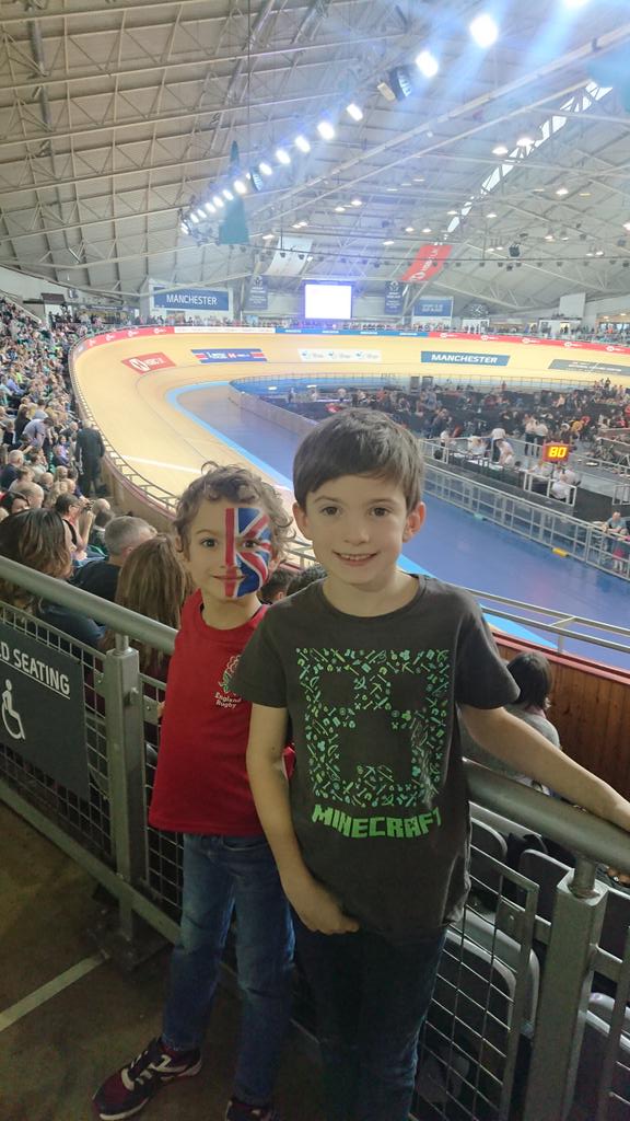 thommocap's tweet photo. Super fans!  #TrackChamps https://t.co/4EoG10uMIx