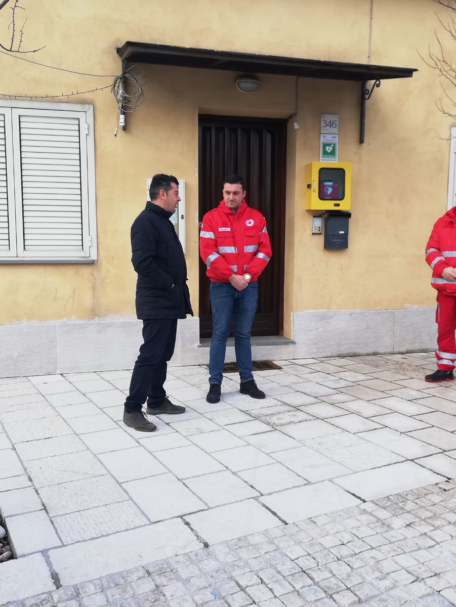 cribenevento's tweet photo. Oggi a #Morcone abbiamo donato un #defibrillatore alla Cittadinanza. #crocerossa #Benevento 💪🏻💪🏻💪🏻 https://t.co/bfXKVn6CTG