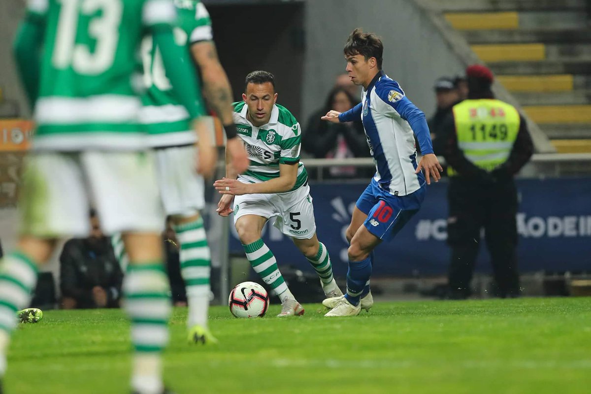 jeffersonmn4's tweet photo. 💚 Campeões de inverno 💚 🏆🦁 #SportingCP #TacaDaLiga https://t.co/q4hUWz72hu