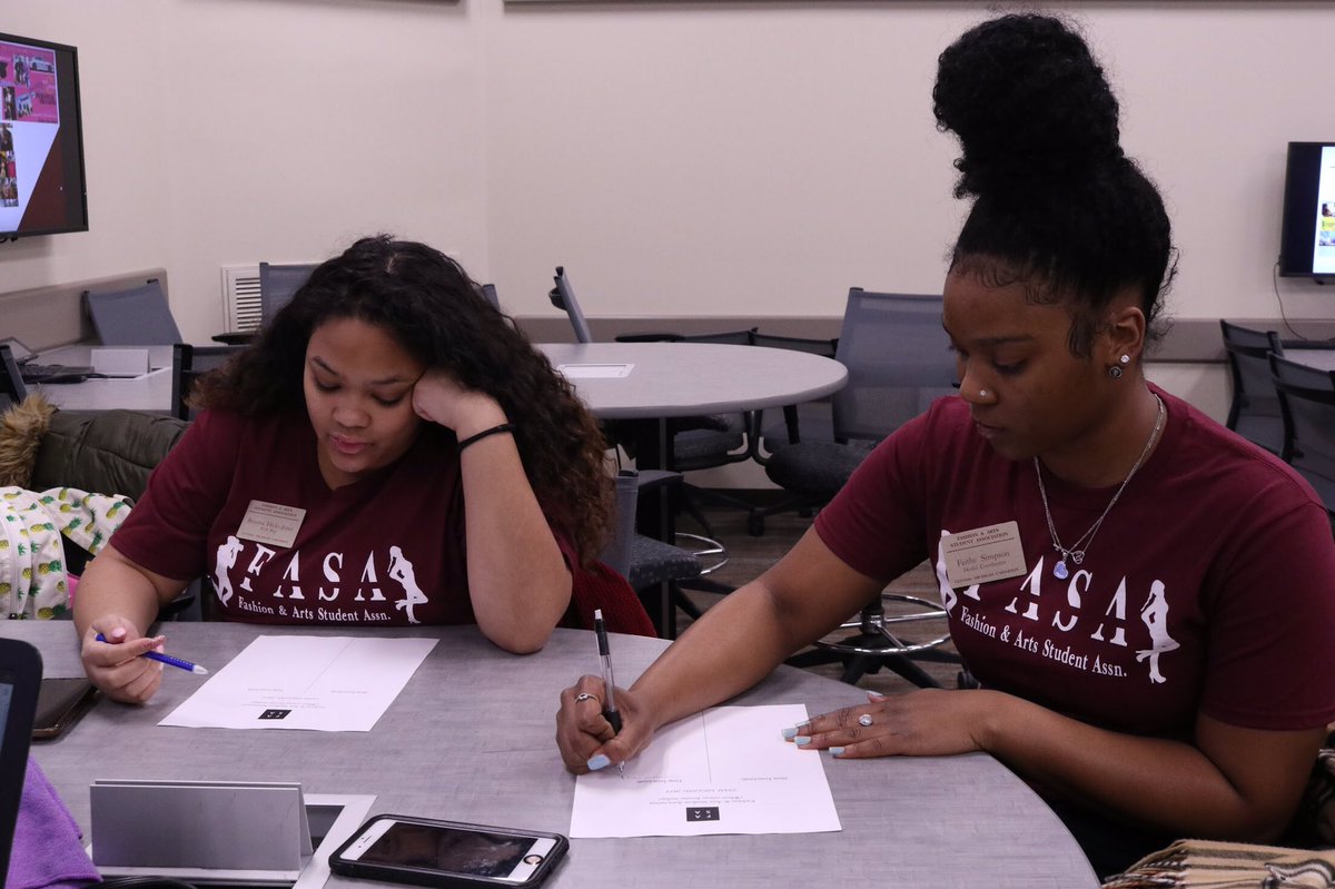 FASACMU's tweet image. - “All our dreams can come true, if we have the courage to pursue them.” - Walt Disney
.
. Highlight pics from our Digital Vision Board Workshop!🌟
.
. We like to thank all the students who came out to work on their future &amp;amp; current goals for the new year!😁
.
. 📸 @megankiaraa