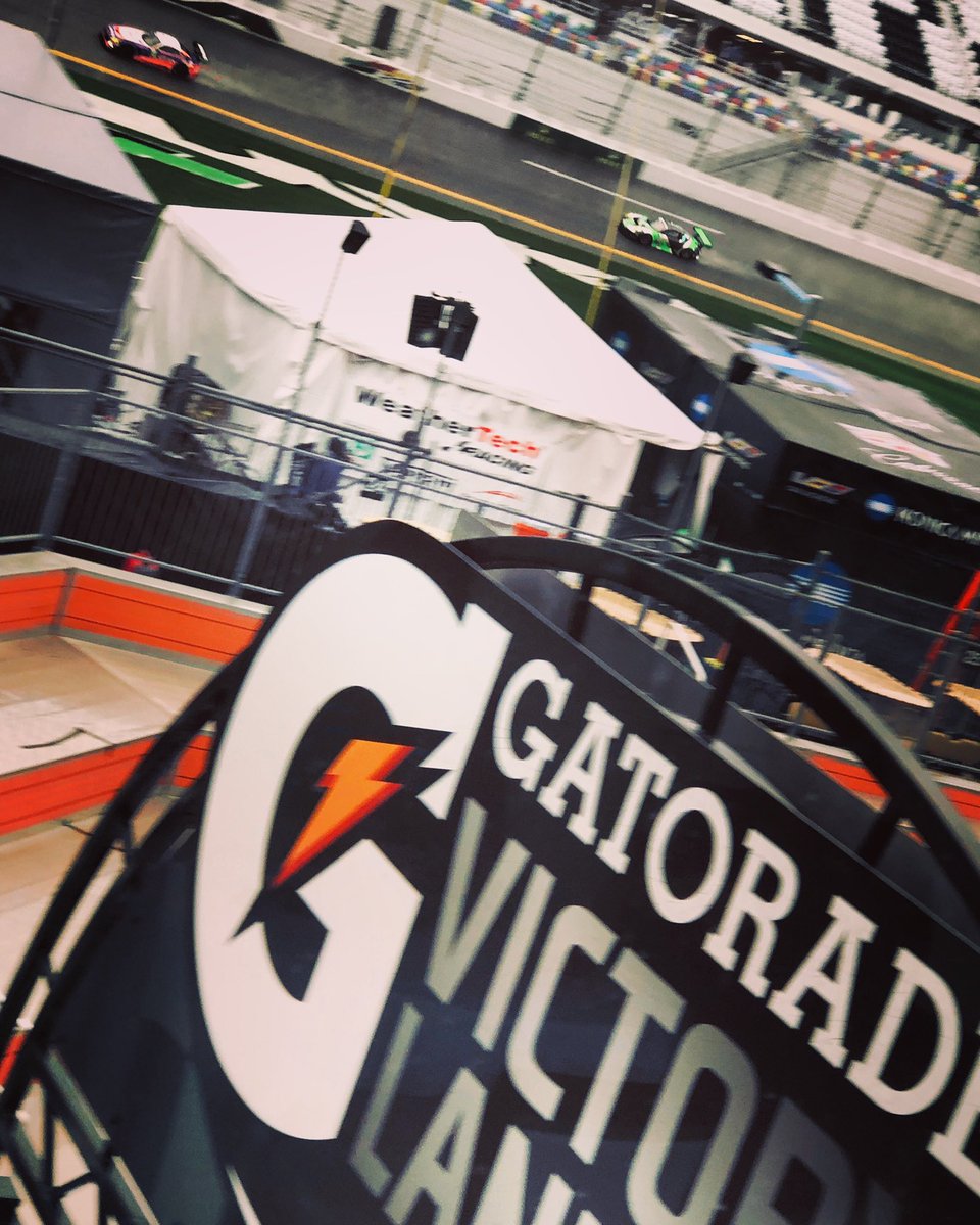 WynnsRacing's tweet photo. Running strong, @jeroenbleekemolen has the wheel, ready to steer the #33 @wynnsracing Team Riley Motorsports @mercedesamg GT3 to a #wynn in the #Rolex24 🏎🏁🤞#imsa50 #threehourstogo https://t.co/JyT60O6Qiw