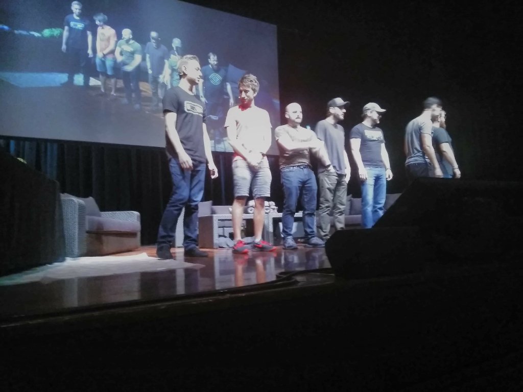 xgamingraptorx's tweet photo. Thanks to @AchievementHunt for coming to perth this was a nice night I thank you @JeremyNDooley @AlfredoPlays @_TrevorC @GavinFree @RyanTheTwit @GeoffLRamsey @jack_p this was the best night of my life #AHLive #rtxpresents #achievementhunterlive see you guys next time https://t.co/9qzaAmv8XO