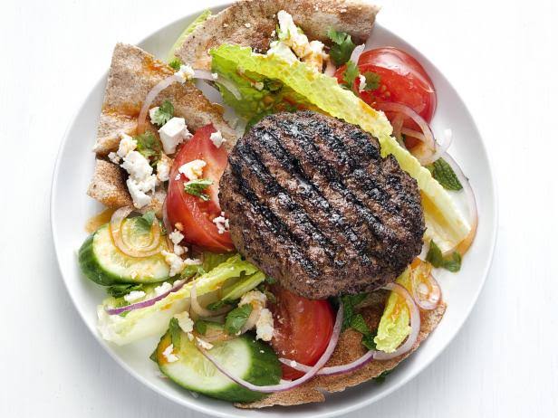 thepopoh's tweet photo. 👦🏻 : sayang.. kamu mau burger?
👧 : NO... aku diet.. lagipula itu ga sehat.
👦🏻 : oke.. aku bikinin salad sayur campur daging sama roti yah..
👧 : nah.. itu sehat.. aqu mau

👽 : emang jembud nih akal2an manusya https://t.co/0fUN53KHF6