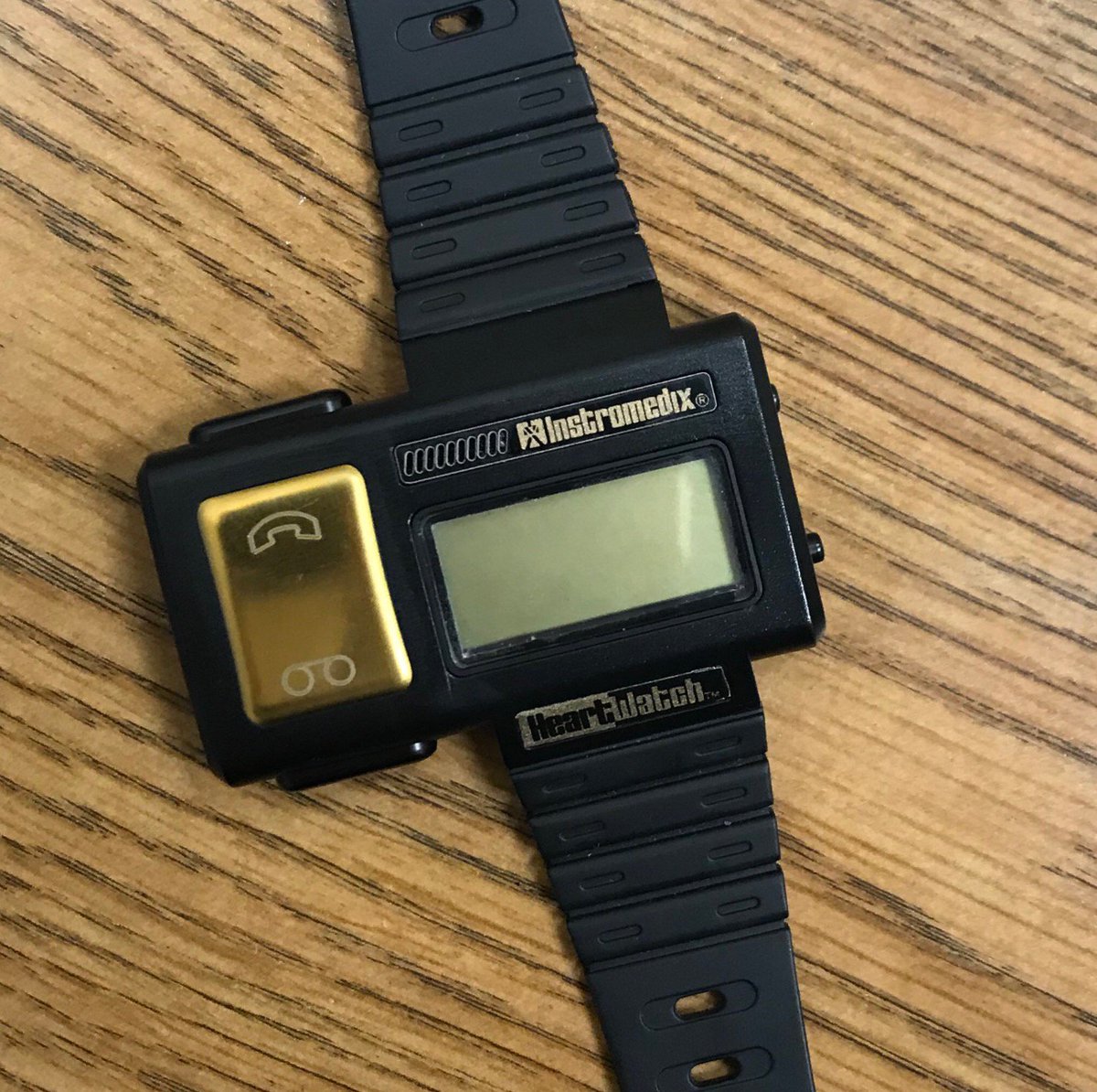 netta_doc's tweet photo. @HRSonline @leftbundle That amazing early wearable was called the HeartWatch, made by Instromedix in the mid-1990s. Here's a close up and some pictures from the original patent from October, 4 1994:
#EPeeps #CardioTwitter #InterproAFib 1/x https://t.co/prw4x8npP8