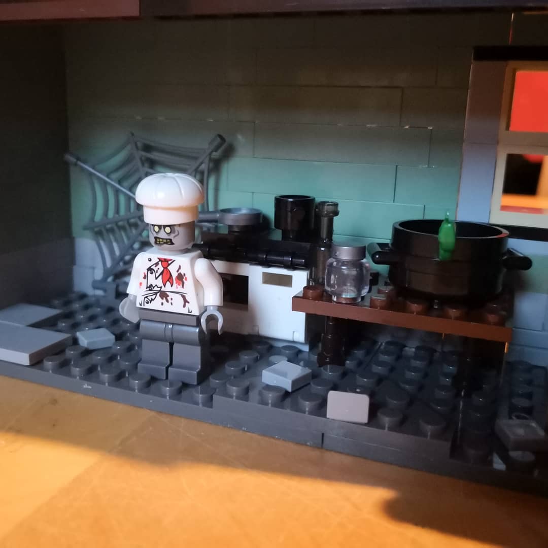 dadgeekuk's tweet photo. The wife finally finished her Christmas present LEGO project! I helped as official finder of pieces.
It's an awesome haunted house, complete with teeny, tiny Adams family style minifigs!
#dadgeek #toys #toyreview #LEGO #building #buildingtoys #bricks #blocks #toysforgrownups https://t.co/Ow21KwCrvH