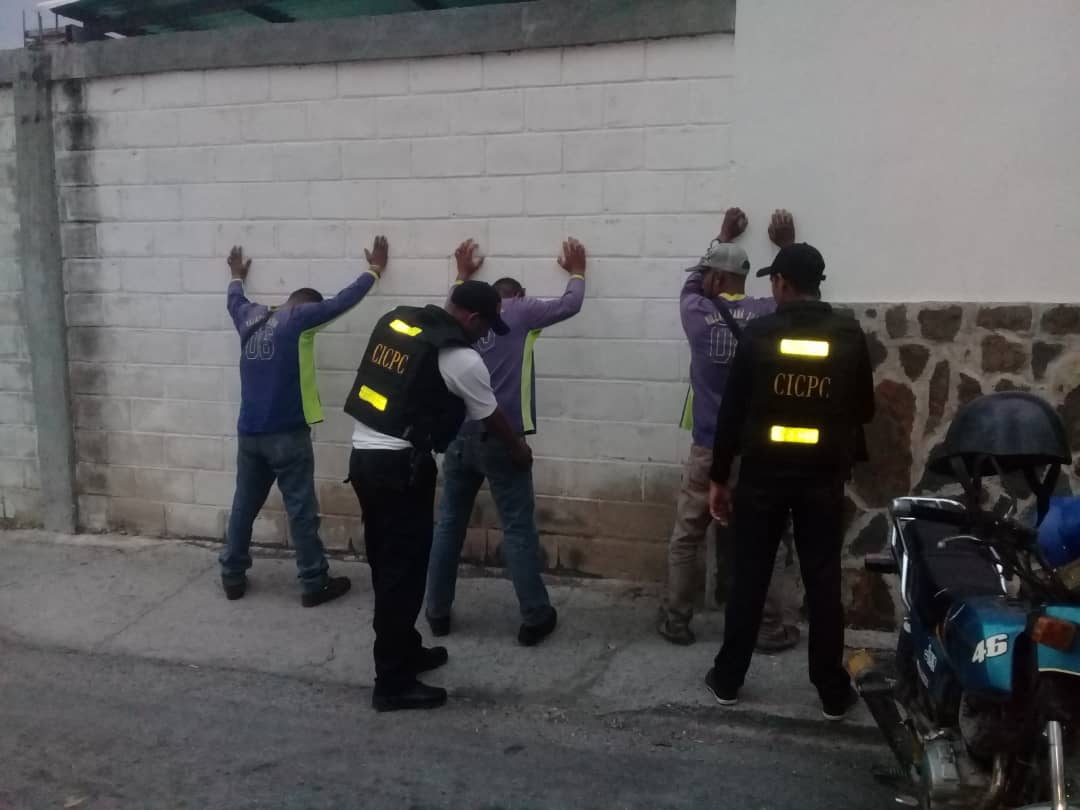 CicpcVilla's tweet photo. Seguimos con operativos Policiales en el Municipio Zamora Estado Aragua @villacicpc resguardando la seguridad y paz de todos los ciudadanos con Ética y Profesionalismo @DouglasRicoVzla  @johannis_torres @Angel_Herice 🚔🚔🚔 https://t.co/QWEAn8sQWt